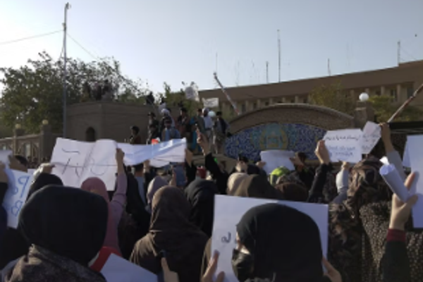 بريطانيا تؤكد وقوفها إلى جانب الشعب الأفغاني في المطالبة بالمساواة والكرامة الإنسانية