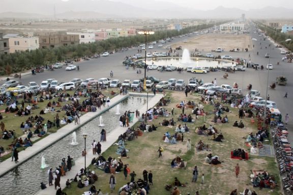 د دريېمې عینومېنې لويه دروزاه، چې هر ماځګر ډېری کسان د تفريح لپاره سره راټوليږي