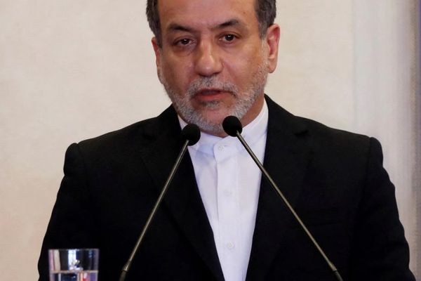 وزیر خارجه ایران بر ادامه گفتوگو میان پاکستان و طالبان تاکید کرد