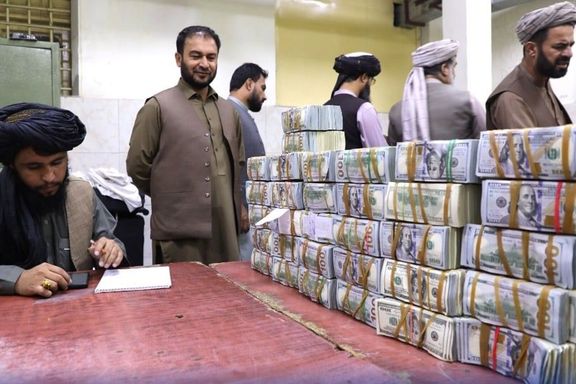 به رغم منع کار و آموزش زنان؛ بانک مرکزی تحت کنترول طالبان باز هم ۴۰ میلیون دالر دریافت کرد