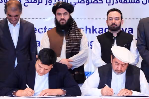 بازرگانان افغانستان و اوزبیکستان ۲۰ تفاهمنامه به ارزش ۲۶۷ میلیون دالر امضا کردند