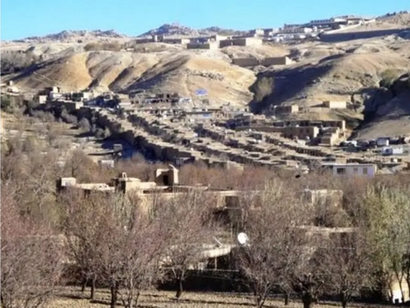 وزارت معارف طالبان ۱۳ مدرسه دینی در دایکندی میسازد