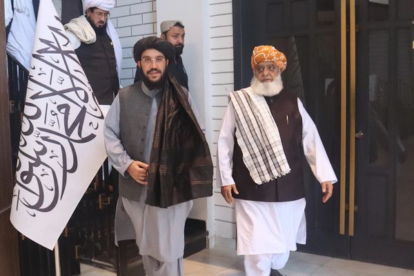 مولانا فضلالرحمن با قربانیان زلزله افغانستان ابراز همدردی کرد