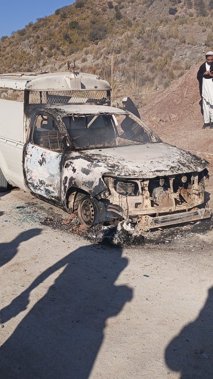 د خیبر پښتونخوا په کرک کې د پولیسو پر موټر برید کې پنځه پولیس وژل شوي دي