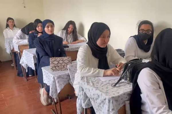 تاجیکستان ۲۵ بورسیه تحصیلی به دانشآموزان افغان اعطا کرد