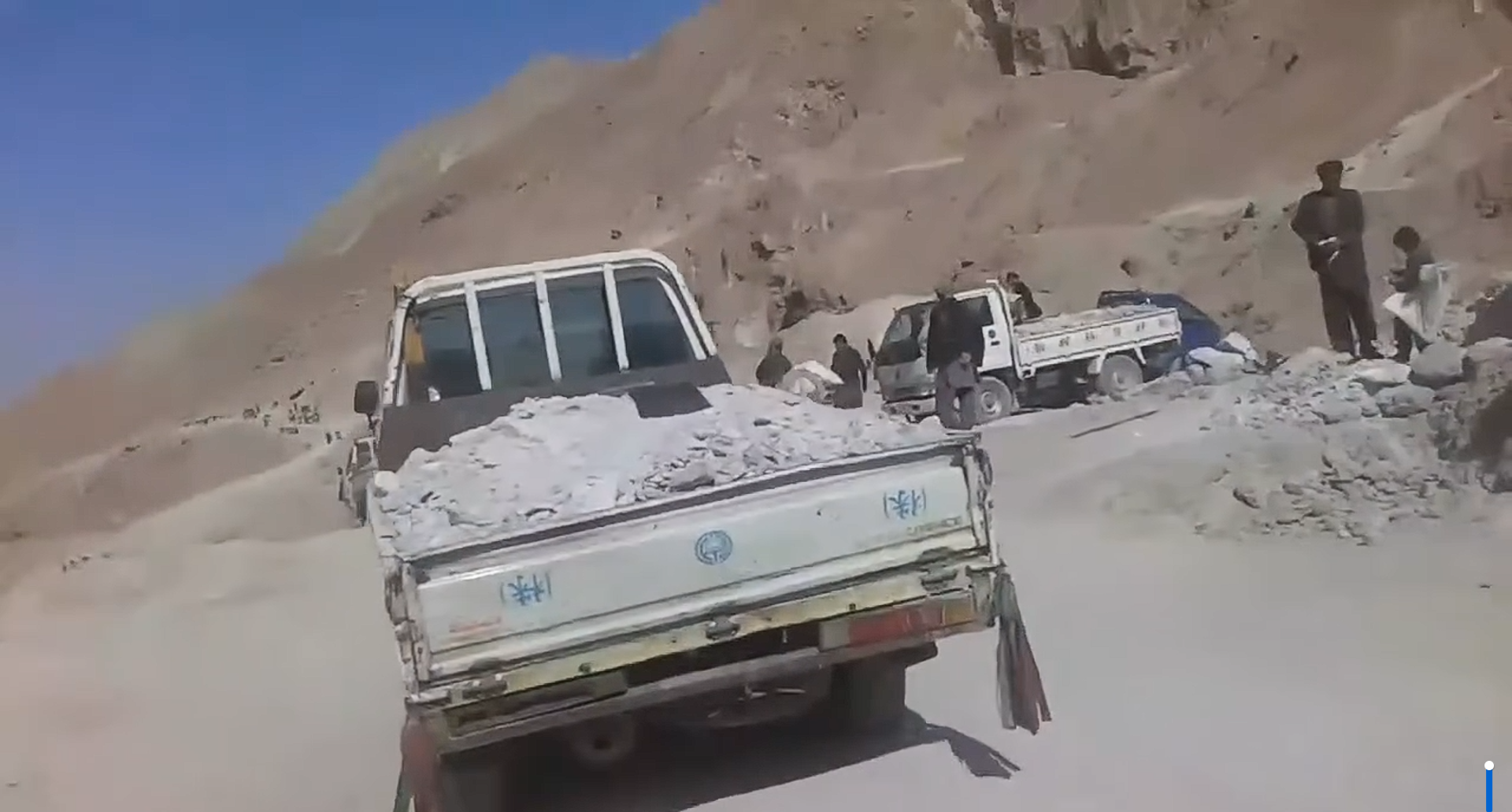 د تخار د نمک اب قراردادي تر اوسه څه باندې ۶۴ زره ټنه مالګه استخراج کړې ده. د یاد استخراج پر بنسټ حقیقي او عملي زیان ۷۱ میلیونه، ۶۶ زره او ۳۶۳ افغانۍ ته رسېږي.