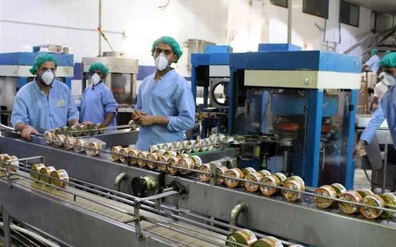 په ایران کې پر کډوالو فشار زیاتول؛ په یزد کې یوه فابریکه د کډوالو د ګمارلو له امله تړل شوې