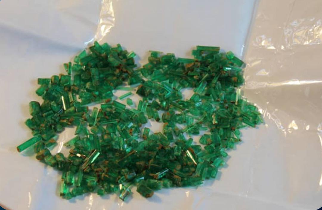 د طالبانو کانونو وزارت: د پنجشېر ۲۵۴۷ قیراطه زمرود یې په نږدې ۹۵ زره ډالرو پلورلي