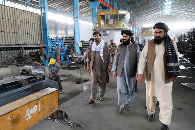 د بې‌روزګارۍ اوج کې؛ طالبان وایي تېرو ۴ کلونو کې افغانستان کې ۱۵مېلیارده ډالر پانګونه شوې