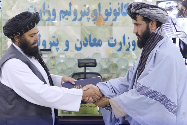 طالبانو په هرات کې د څه باندې ۵ میلیونه ډالرو په ارزښت د مالګې د استخراج تړون لاسلیک کړ