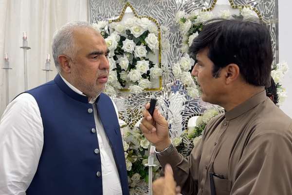 اسد قیصر: جګړه د حل لار نه ده، یوازینۍ لاره سیاسي تفاهم دی