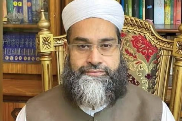 رئيس مجلس علماء باكستان يحذّر طالبان: اسألوا الهند ماذا كان مصيرها