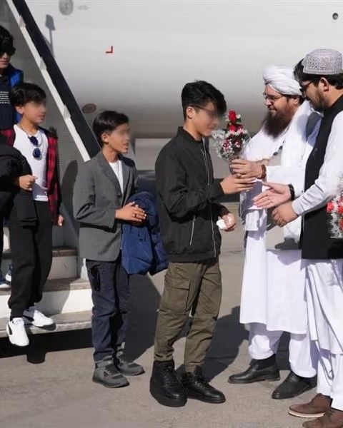عودة 49 طفلاً أفغانياً من ألمانيا بعد تلقيهم العلاج