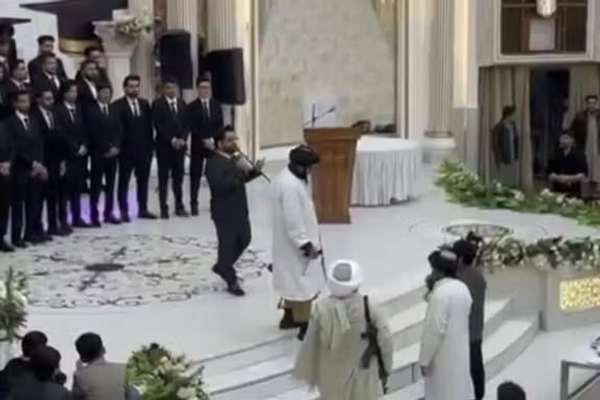 د طالبانو امر بالمعروف وزارت هرات کې د زدهکړیالانو په فراغت غونډه کې له مداخلې دفاع وکړه