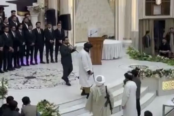 د طالبانو امر بالمعروف وزارت هرات کې د زدهکړیالانو په فراغت غونډه کې له مداخلې دفاع وکړه