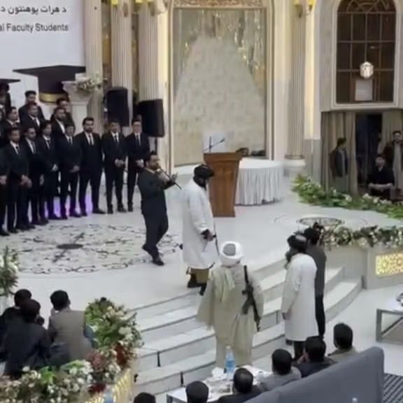 د طالبانو امر بالمعروف وزارت هرات کې د زدهکړیالانو په فراغت غونډه کې له مداخلې دفاع وکړه