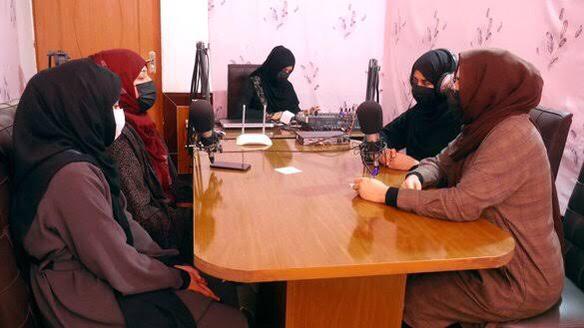 د طالبانو په واکمنۍ کې د ښځینه خبریالانو اندېښنې