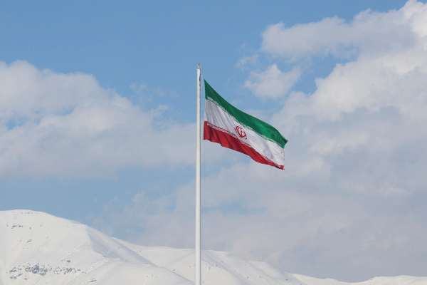 ایران د طالبانو مخالفین هڅوي چې له دې ډلې سره جوړجاړی وکړي