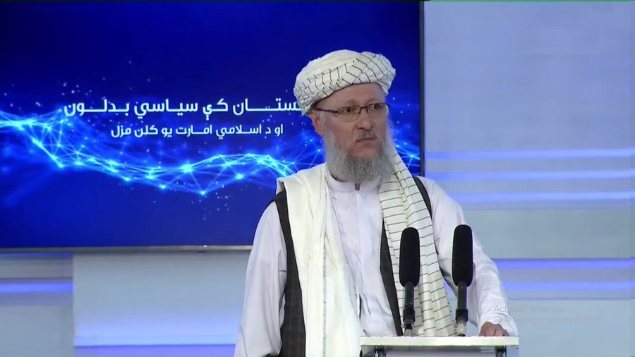 معاون رئیس‌الوزرای طالبان:  کسانی که کشور را فروختند "پیروزی طالبان" را روز سیاه می‌خوانند