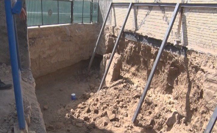 در پی فروریختن دیوار در اصفهان ایران دو کارگر افغان جان باختند