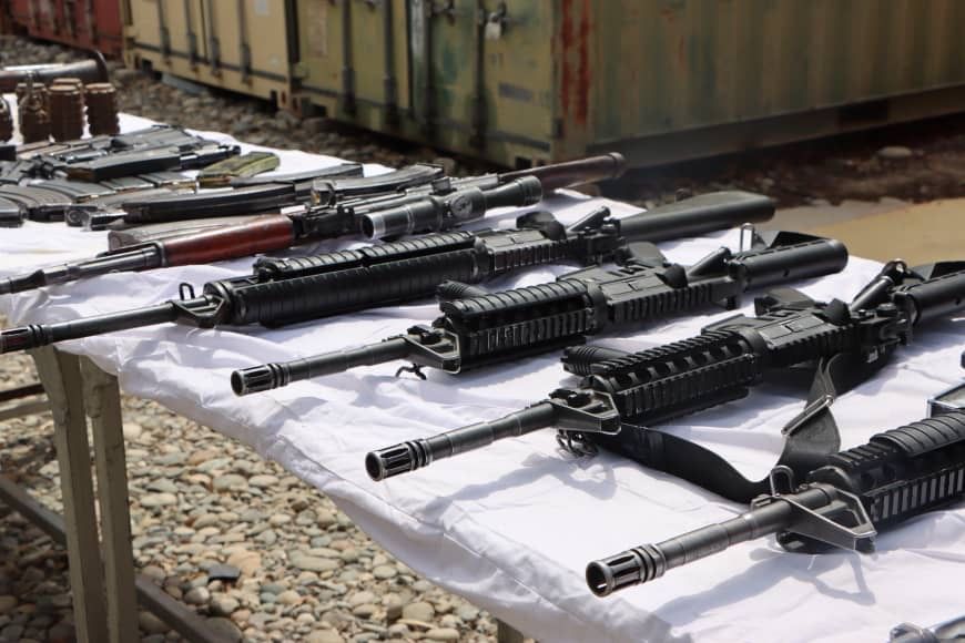 د وسلو قاچاق؛ طالبان وايي د امریکايي اېم ۴ په ګډون یې ګڼې وسلې نیولې