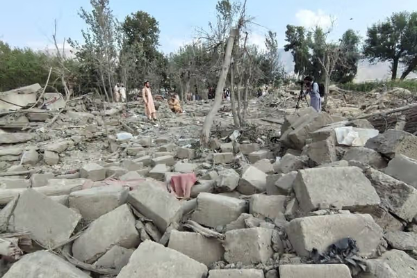 باكستان: قتلنا 28 مسلحاً في غارات على مركز لتدريب الانتحاريين بأفغانستان