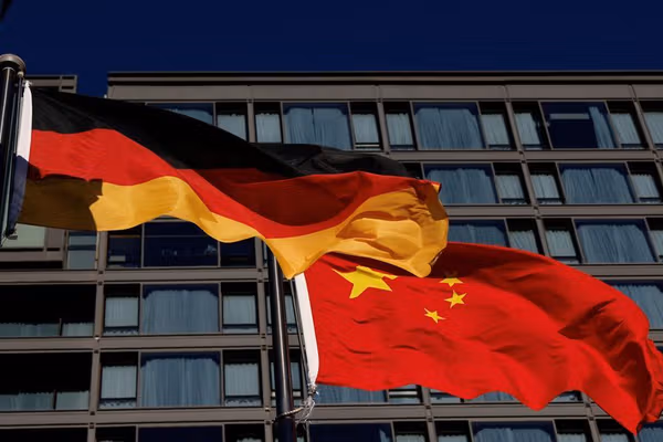 جرمني له چین سره د اقتصادي اړیکو پر لور؛ لومړی وزیر مېرڅ بېجېنګ ته په رسمي سفر تللی و