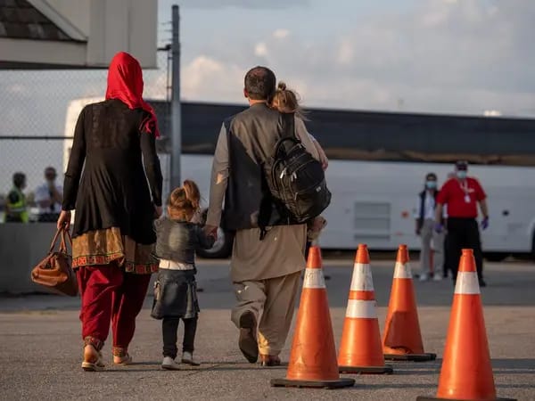 بیش از ٣٠٠ پناهجوی افغان از پاکستان به کانادا منتقل شدند