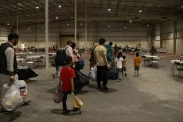 واشنطن تدرس نقل لاجئين أفغان من قطر إلى دول أفريقية