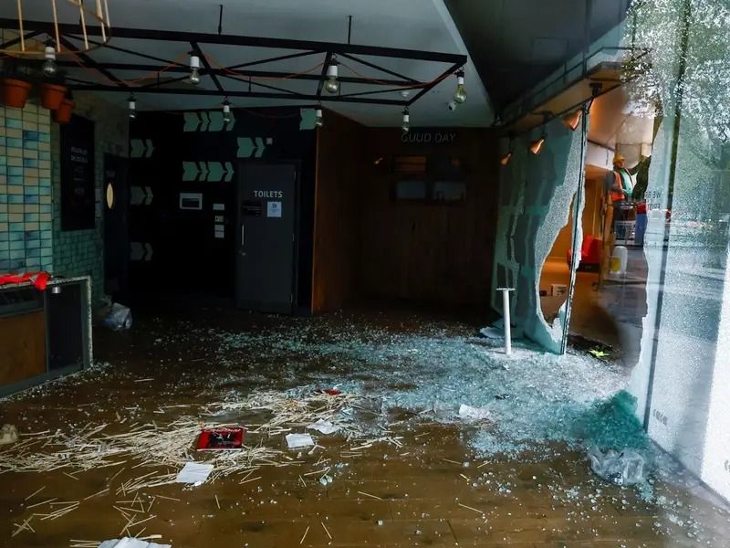 به دنبال حمله با چاقو در دوبلین اعتراضات کم‌پیشینه، مقامات ایرلند را غافلگیر کرد