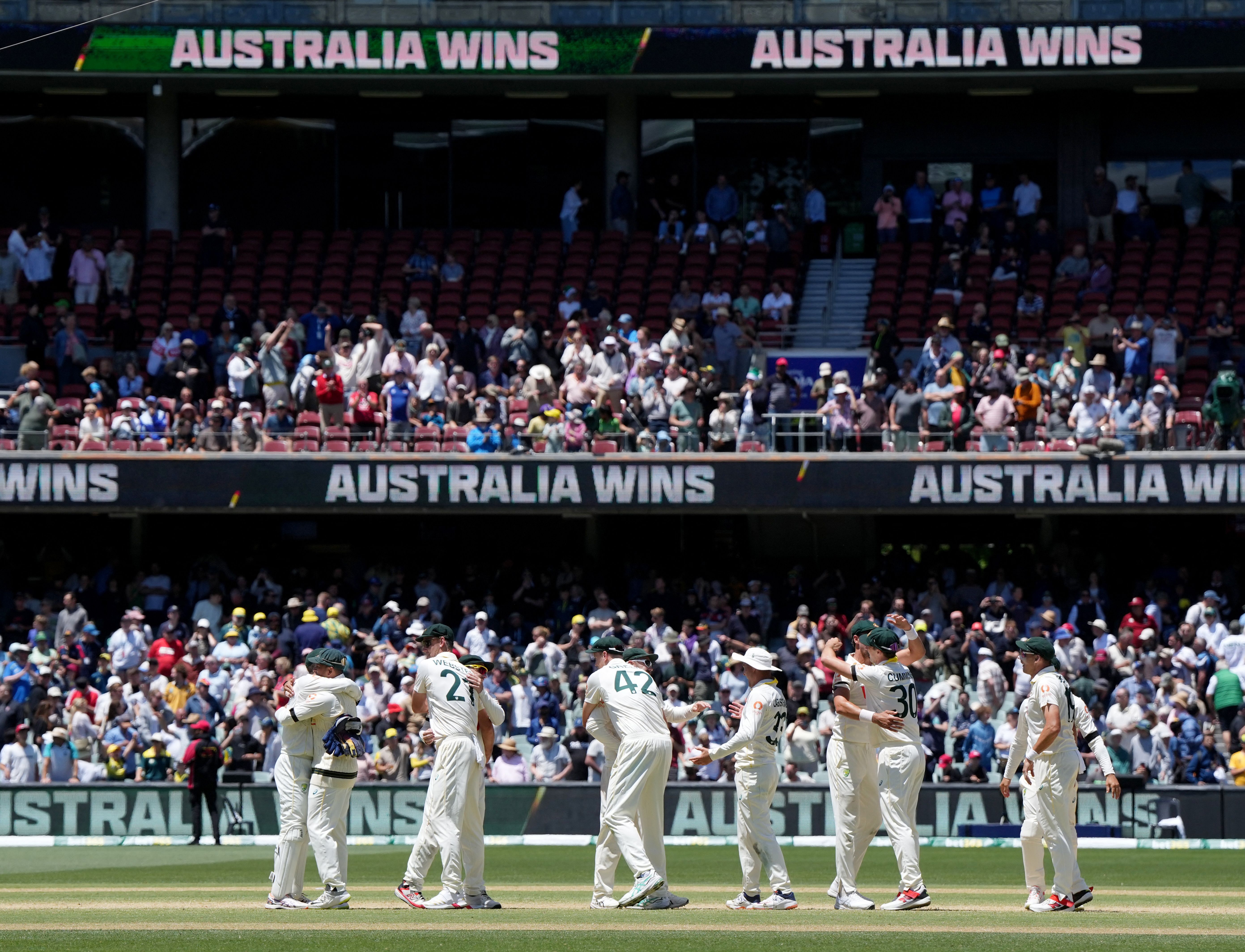 انگلستان گزارش‌ها درباره مصرف بیش از حد الکل بازیکنان کریکت این کشور را بررسی می‌کند