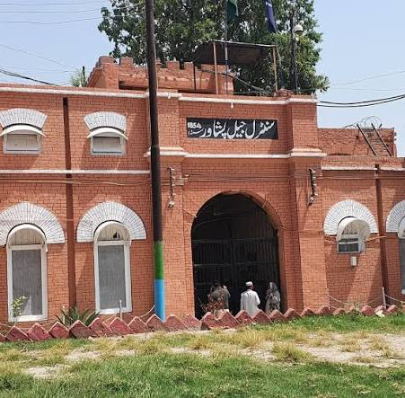 د بېلابېلو جرمونو په تور؛ د خیبر پښتونخوا په زندانونو کې تر ۵۰۰ ډېر افغانان بندیان دي