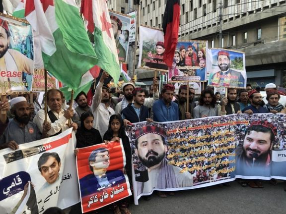 کراچۍ کې پولیسو د پښتنو ګوندونو د مشرانو د نیولو هڅې پیل کړې دي