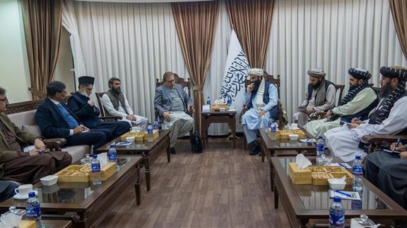 سراج الدین حقاني د افغانستان لپاره د پاکستان ځانګړي استازي سره د شته ستونزو پر حل خبرې کړې