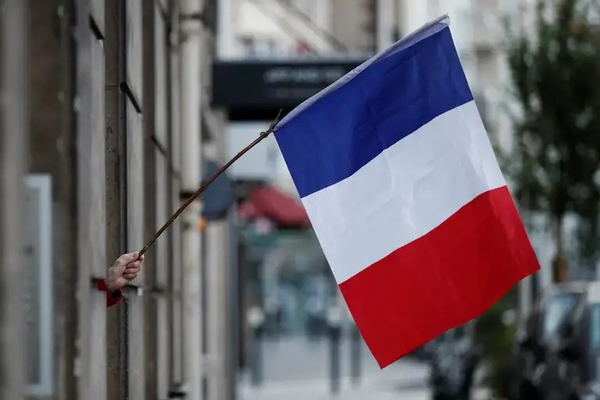 ملاحقة لاجئ أفغاني في فرنسا بتهمة الارتباط بشبكات «إرهابية»