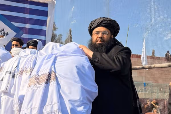 مولوي کبیر: ځینې هېوادونه د طالبانو د انزوا هڅې کوې خو دوی خپله د انزوا لوري ته روان دي