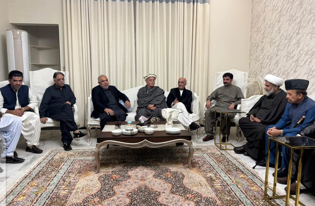 پاکستان تحریک انصاف ګوند د عمران خان د خوشي کیدو لپاره لاریونونه پیلوي