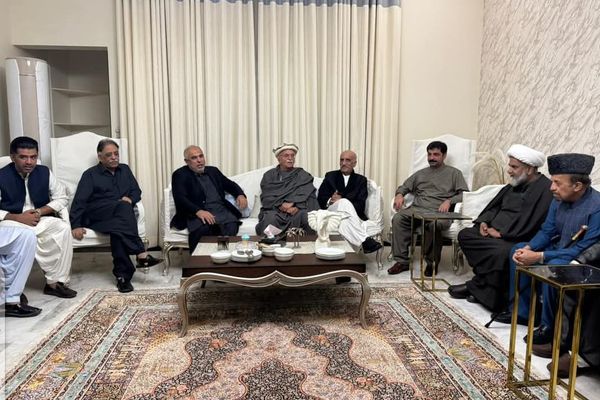 پاکستان تحریک انصاف ګوند د عمران خان د خوشي کیدو لپاره لاریونونه پیلوي
