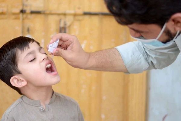 په کراچۍ ښار کې شاوخوا ۳۷ زره ماشومان د پوليو ضد واکسین څخه پاتې شوي دي