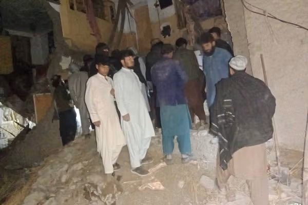 ننګرهار کې د یوه کور د نړېدو له امله یوه مور او شپږ ماشومان یې مړه شوي دي