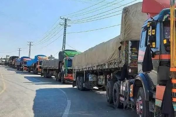 Trade Between Afghanistan & Pakistan Drops 66 Percent Amid Border Closures