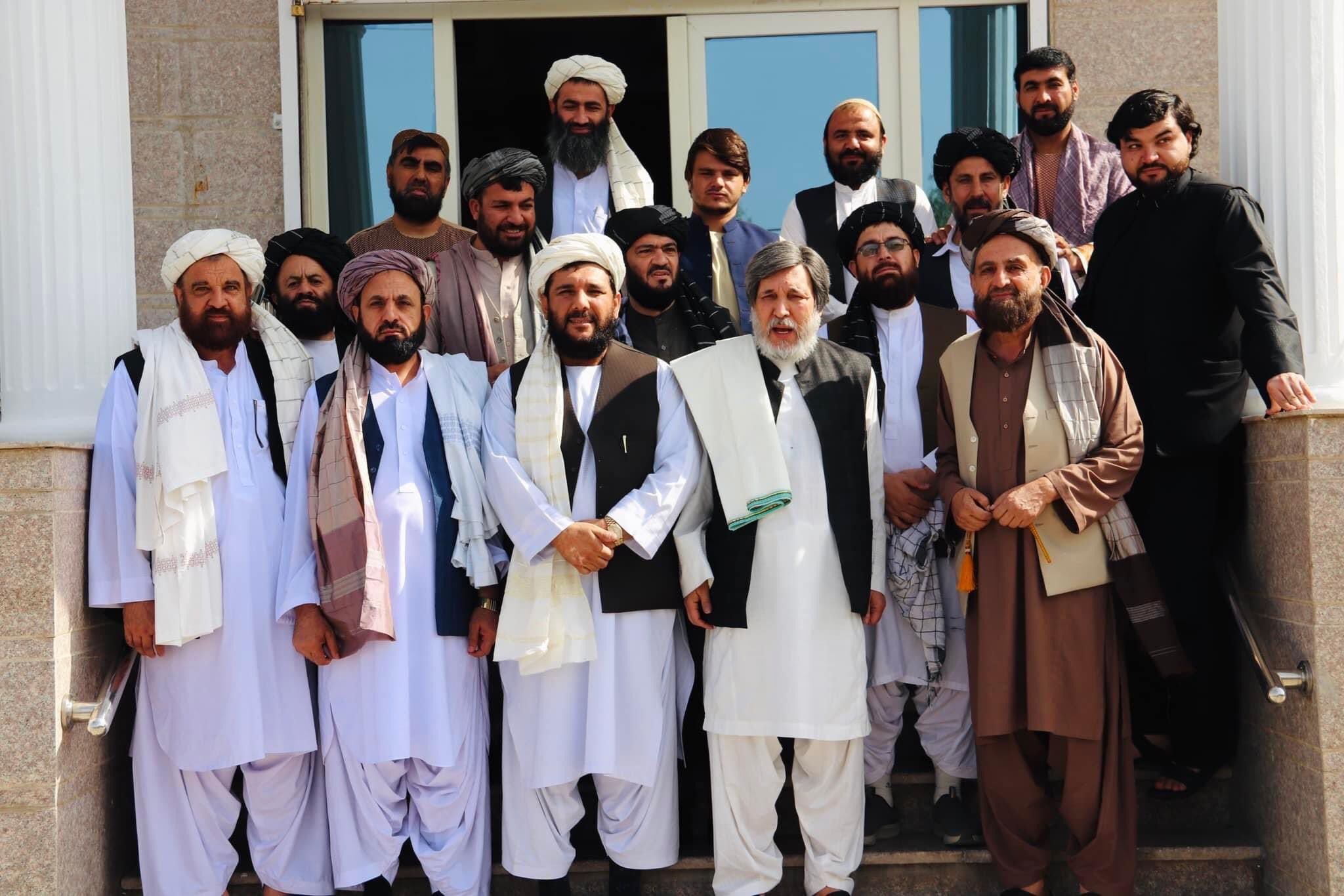 معاون سخنگوی طالبان: محمود کرزی پرونده حقوقی دارد و نمی‌تواند از افغانستان خارج شود