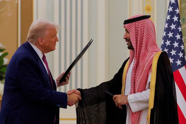 امریکا او سعودي عربستان ستراتیژیک اقتصادي تړون لاسلیک کړ