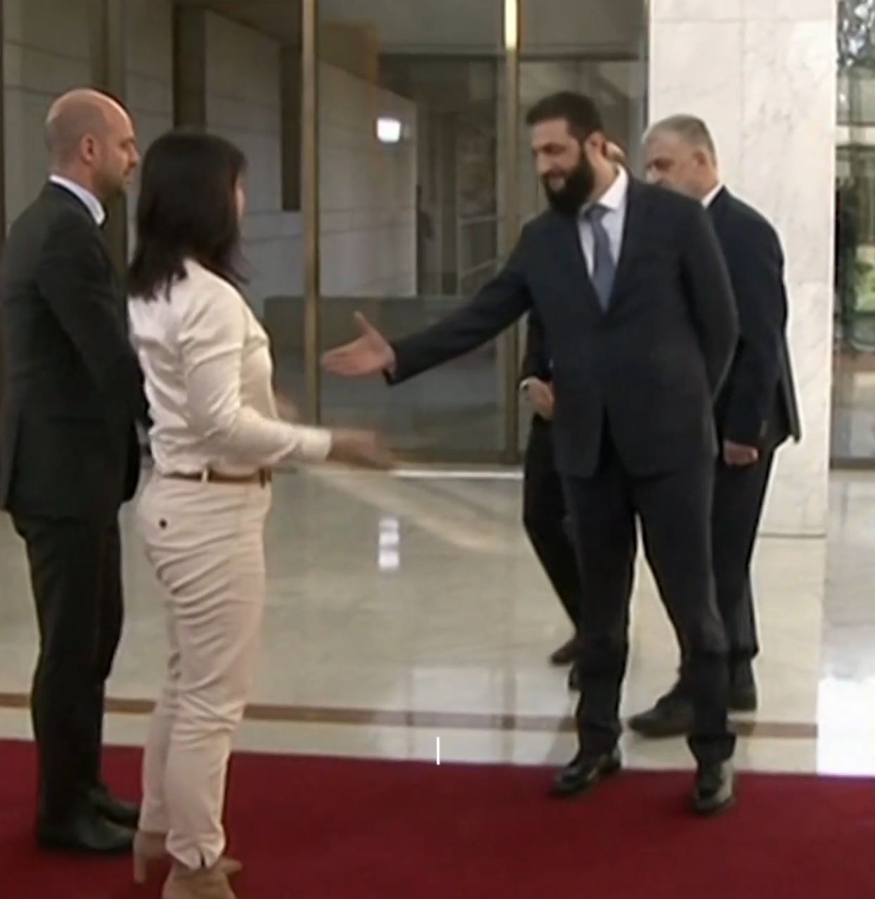 رسانه آلمانی دست ندادن شرع با بربوک را "رسوایی سیاسی" خواند