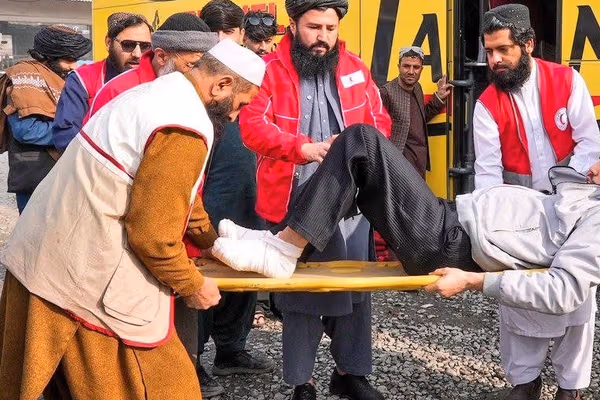 ۱۴ نفر در مرز ایران و ترکیه که در برف گیر کرده بودند، نجات یافتند