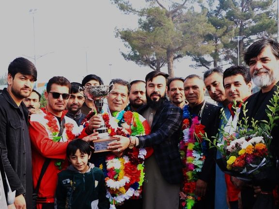 ملیپوشان سنوکر افغانستان با جام نایب قهرمانی ماستران جهان به کابل بازگشتند