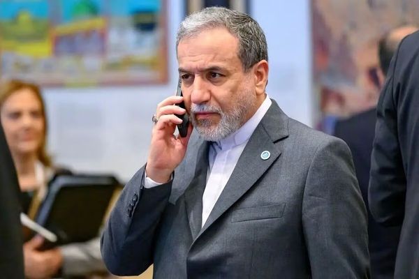 عباس عراقچي د اوو هېوادونو د بهرنیو چارو له وزیرانو سره ټلیفوني خبرې وکړې