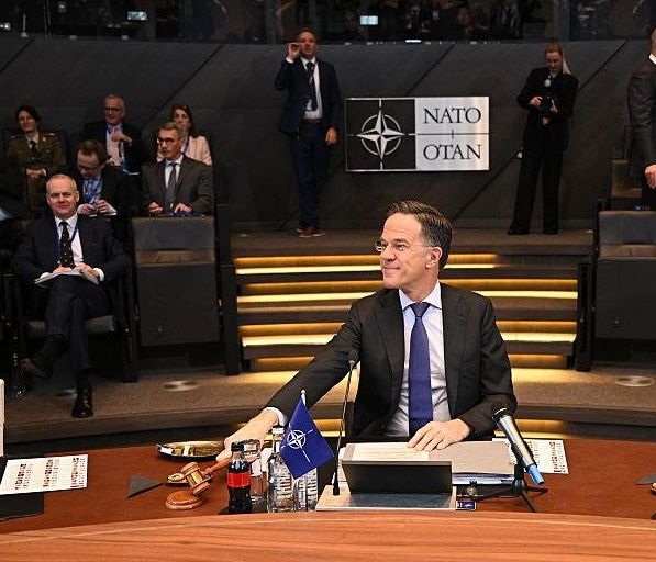 د ناټو عمومي‌ منشي پر ایران د برید لپاره د امریکا د پلان ملاتړ وکړ