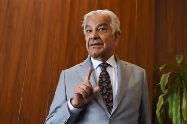 د خواجه اصف ادعا: هند د افغانستان په ملاتړ د پاکستان پر وړاندې نیابتي جګړه مخته وړي