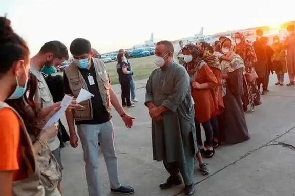 امریکایي سناتوران: د افغانانو لپاره دې د کډوالۍ د ویزو شمېر زیات شي